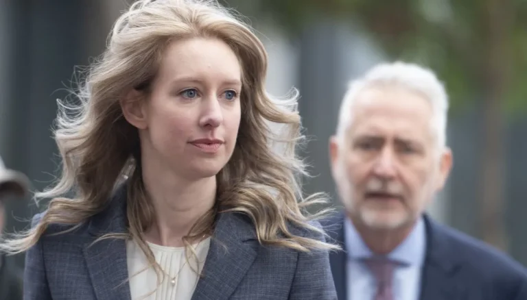 Elizabeth Holmes, de hoofdpersoon van de oplichtingswetenschapper uit de meest verwachte documentaire