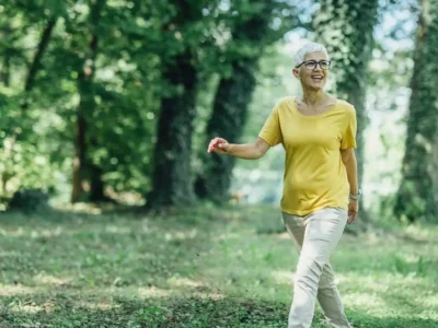 Langzaam lopen is ook de ‘fout’ van de hersenen. De Japanse ontdekking en waarom deze nuttig is in termen van antiveroudering