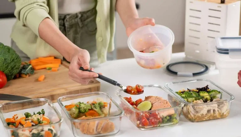 Lunchpauzes worden steeds duurder: 7 voordelige en uitgebalanceerde tussendoortjes om mee te nemen naar kantoor