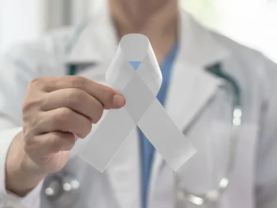 Mesothelioom, wat het is en de symptomen van de tumor zijn aanwezig (en bekritiseerd) ook in Doc – In je handen