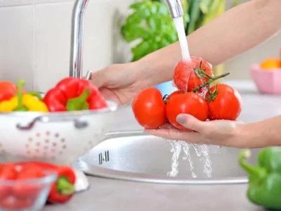 Salmonella in kerstomaatjes: tussen terugroepacties en angst in de keuken, is het wassen ervan echt genoeg? Advies van een voedingsdeskundige