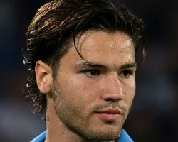 Wie is Antonio Vergara, de middenvelder van het nationale voetbalteam waar millennials dol op zijn